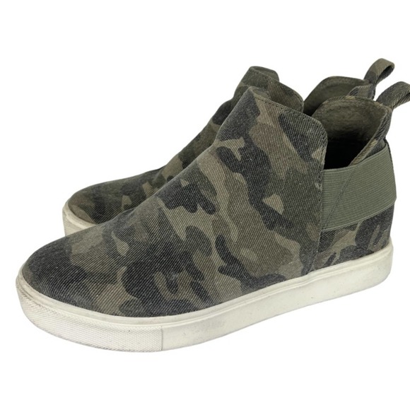Soda Diana Hidden Heel Camo Sneaker Bootie Slip On Size 8 - Picture 1 of 7